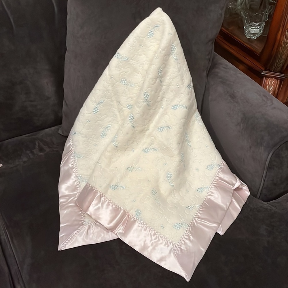Vintage Baby Blanket Satin Trim Embroidered ILGWU Floral 1950’s Crib Pink